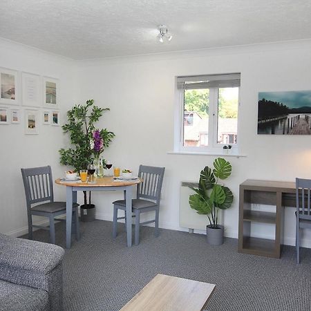 Chipad Mono - Quality City Centre Apartment, With Free Parking Space Чичестер Экстерьер фото