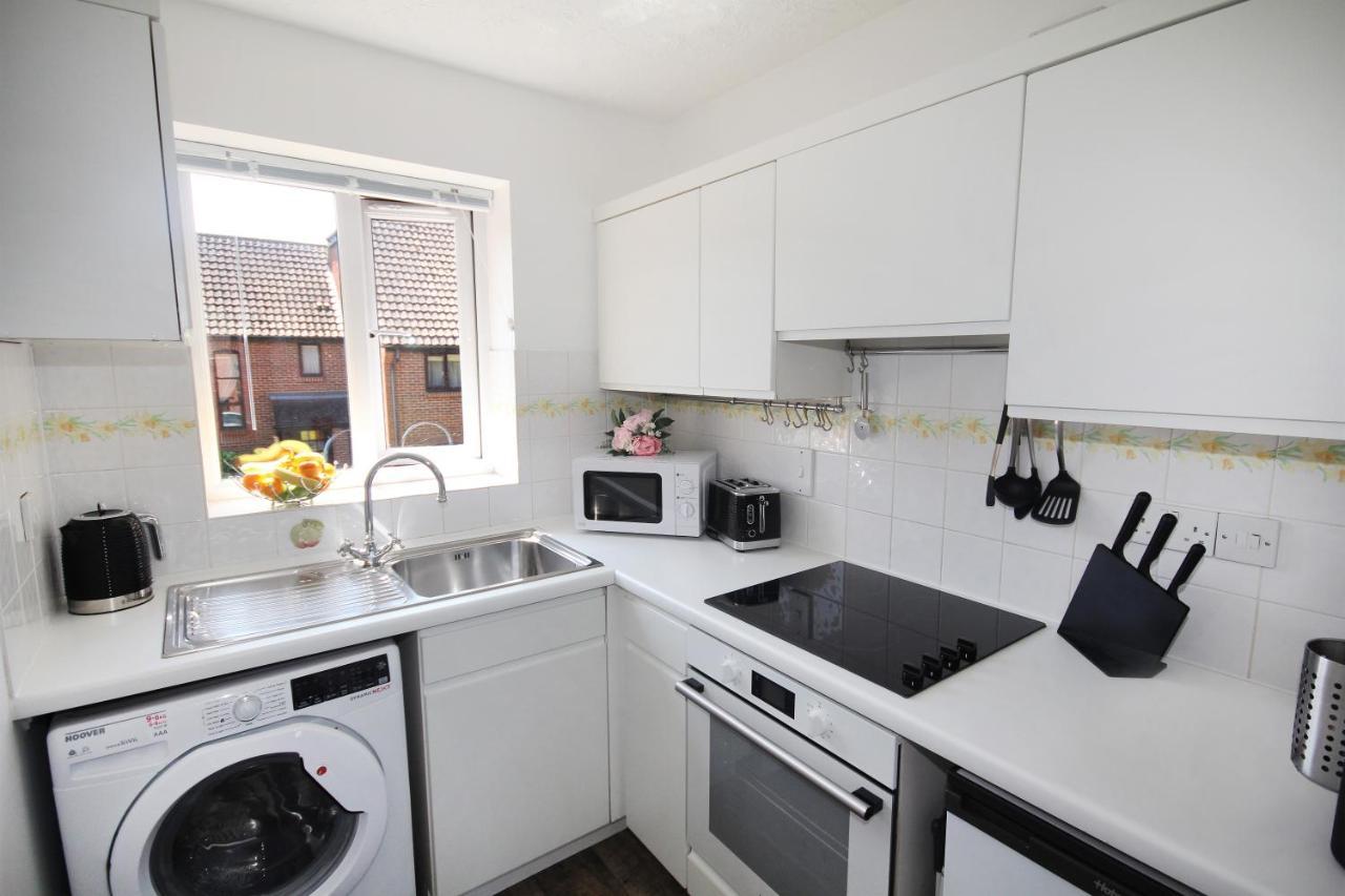Chipad Mono - Quality City Centre Apartment, With Free Parking Space Чичестер Экстерьер фото
