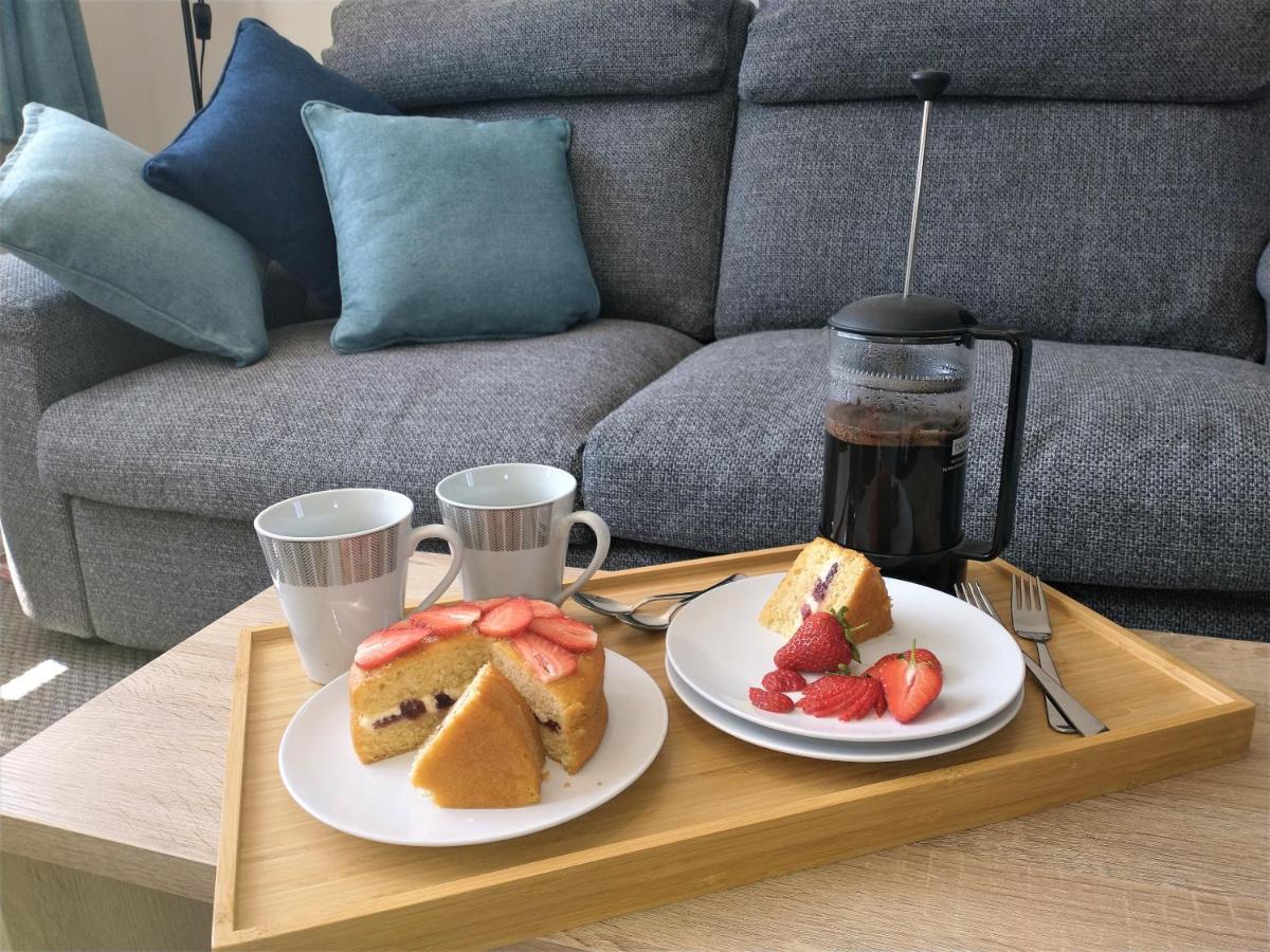 Chipad Mono - Quality City Centre Apartment, With Free Parking Space Чичестер Экстерьер фото