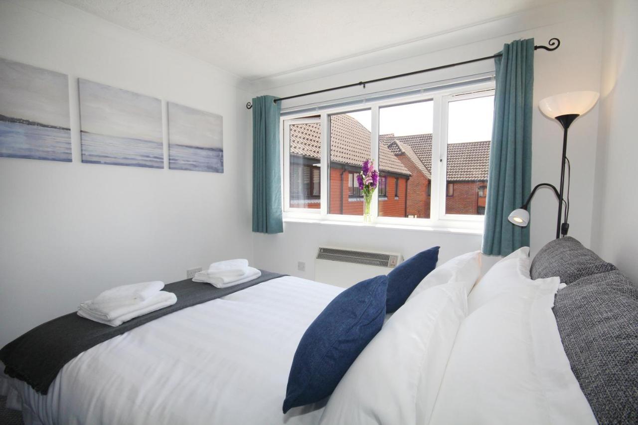 Chipad Mono - Quality City Centre Apartment, With Free Parking Space Чичестер Экстерьер фото