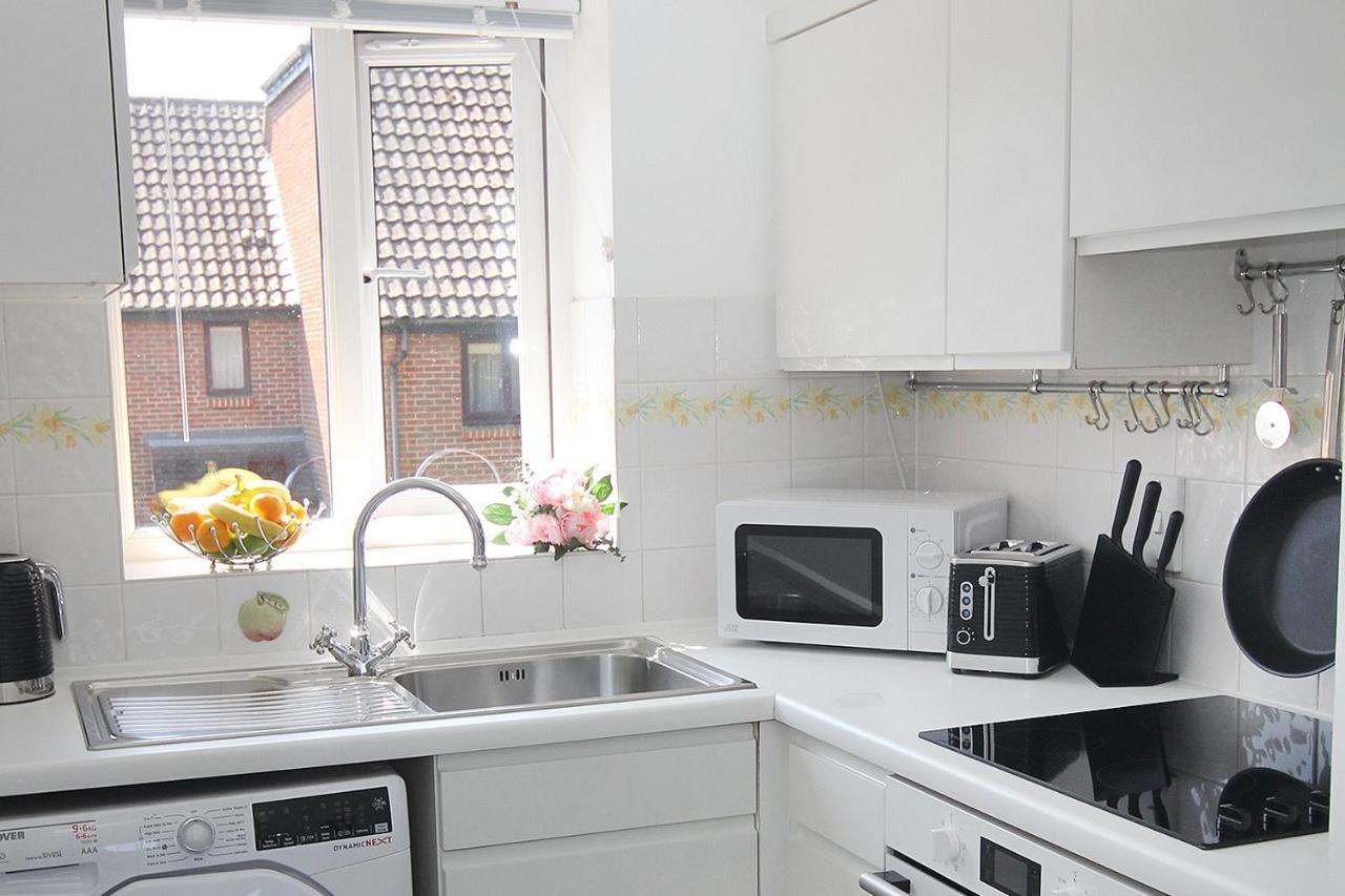 Chipad Mono - Quality City Centre Apartment, With Free Parking Space Чичестер Экстерьер фото